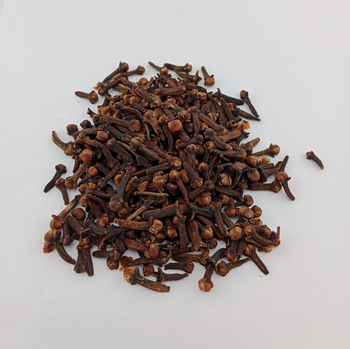 NutOz Cloves — 200g — product close-up
